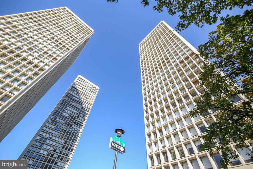 210 LOCUST STREET Unit: 16EW