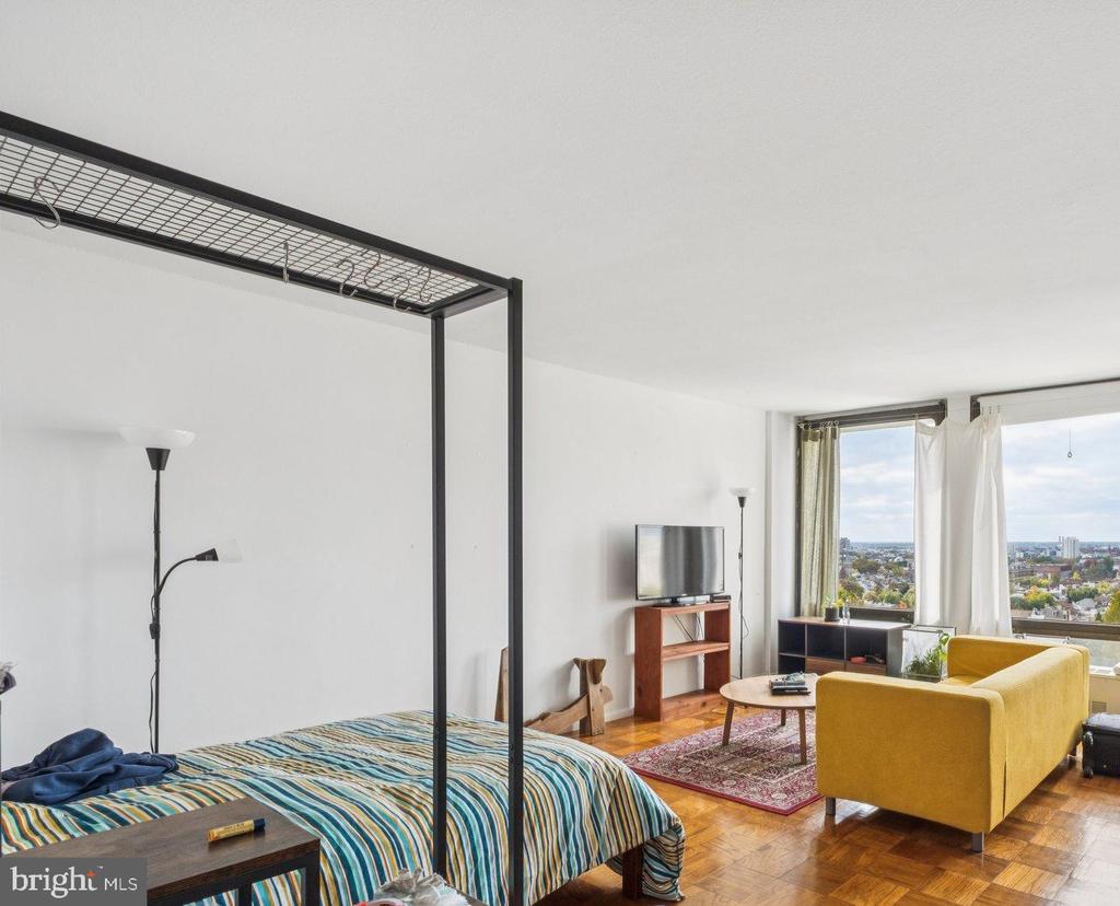 210 LOCUST STREET Unit: 16EW