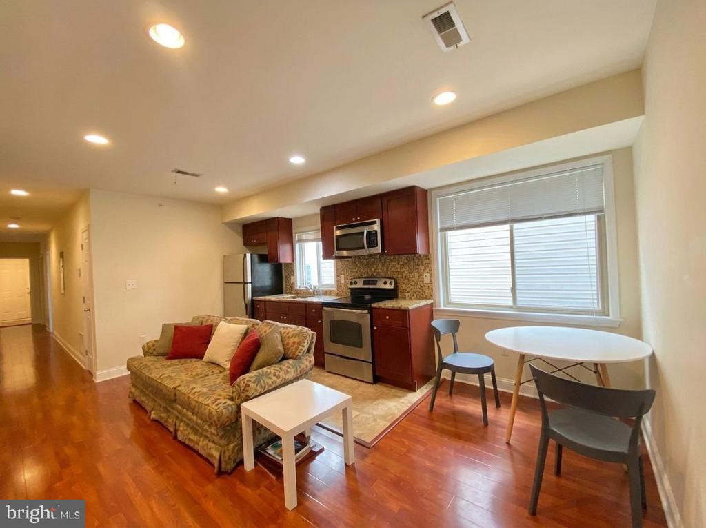 1417 N 17TH STREET Unit: 2R