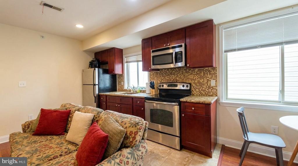 1417 N 17TH STREET Unit: 2R
