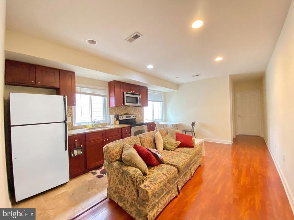 1417 N 17TH STREET Unit: 2R