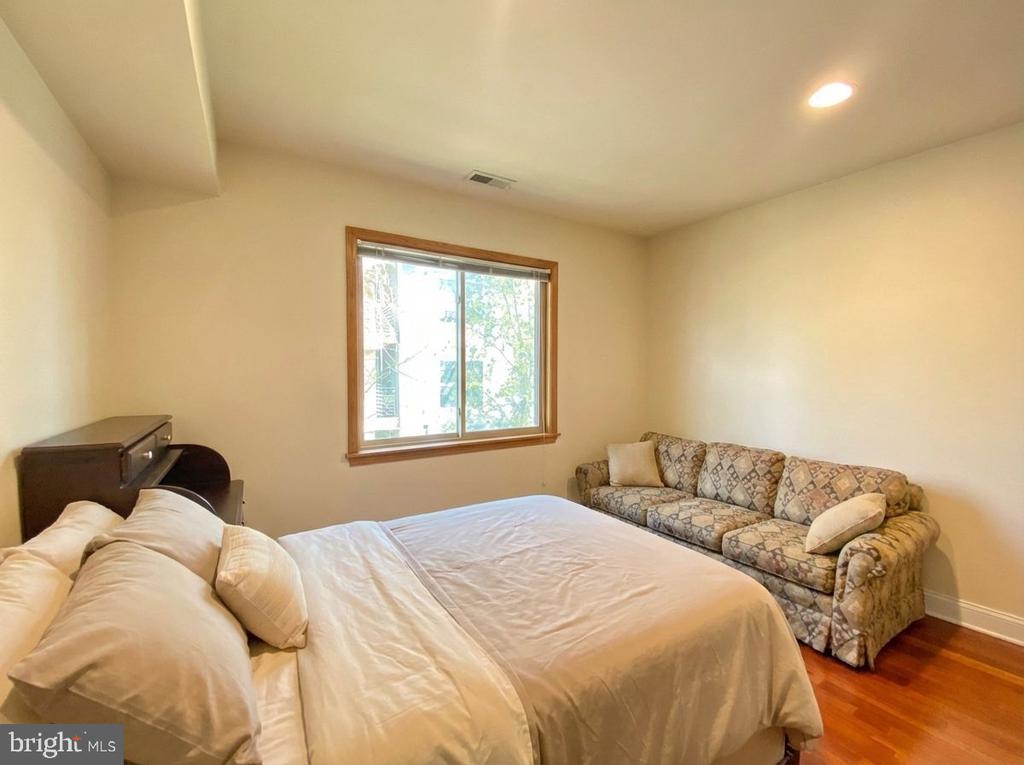1417 N 17TH STREET Unit: 2R