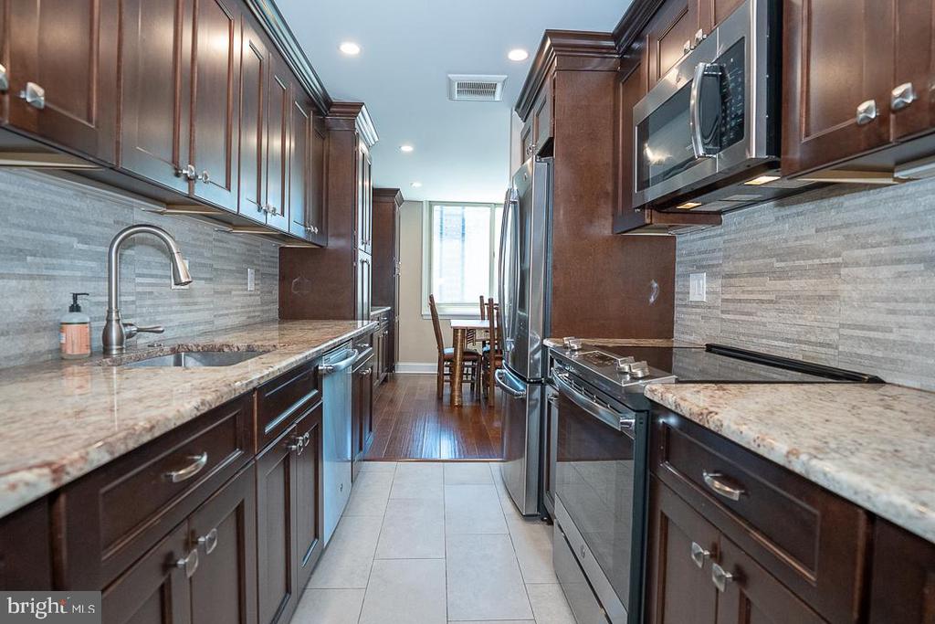 1919 CHESTNUT STREET Unit: 807