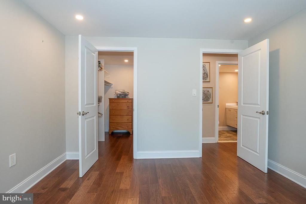1919 CHESTNUT STREET Unit: 807