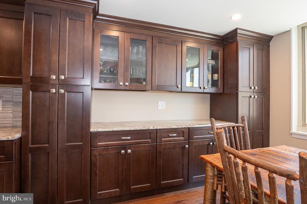 1919 CHESTNUT STREET Unit: 807