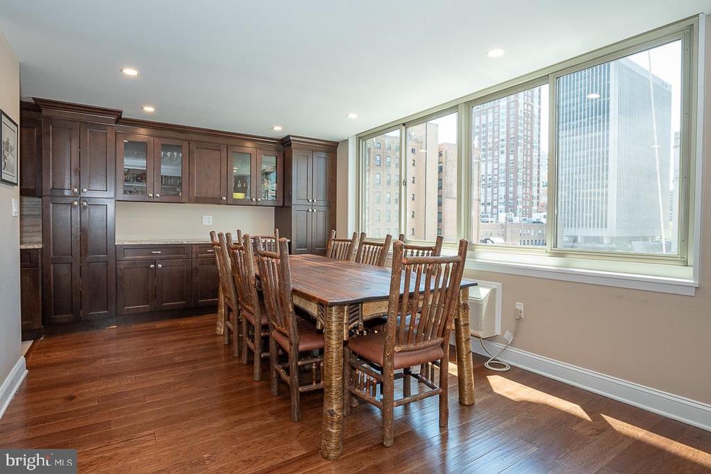 1919 CHESTNUT STREET Unit: 807