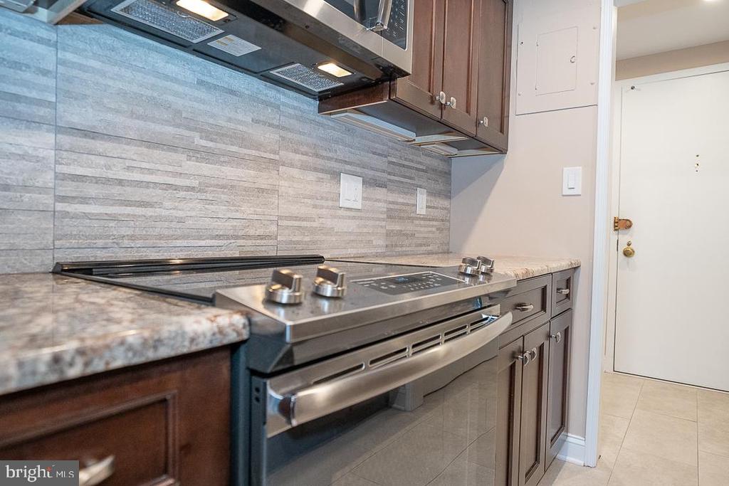 1919 CHESTNUT STREET Unit: 807
