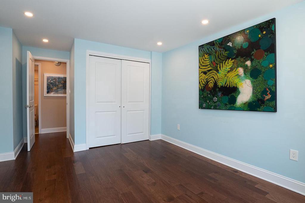 1919 CHESTNUT STREET Unit: 807