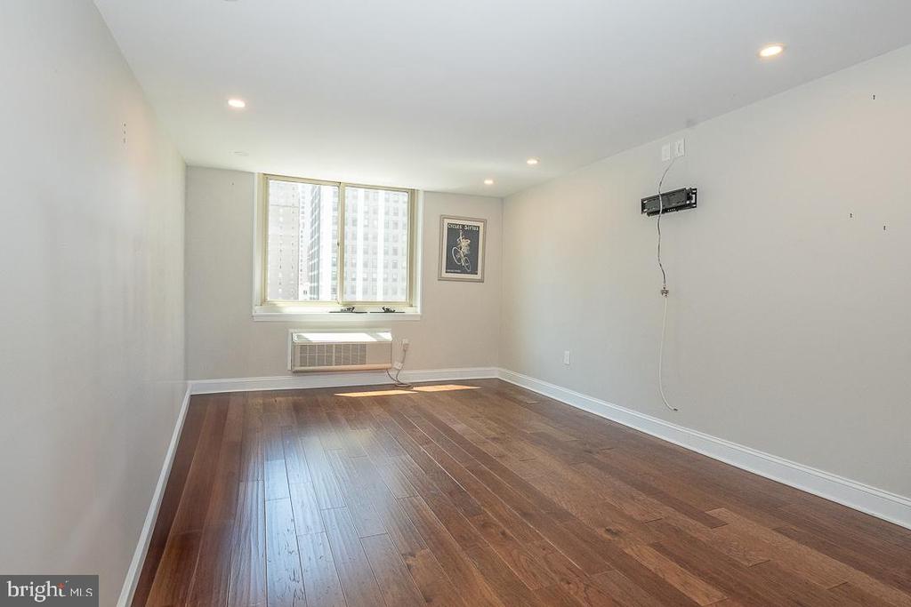 1919 CHESTNUT STREET Unit: 807