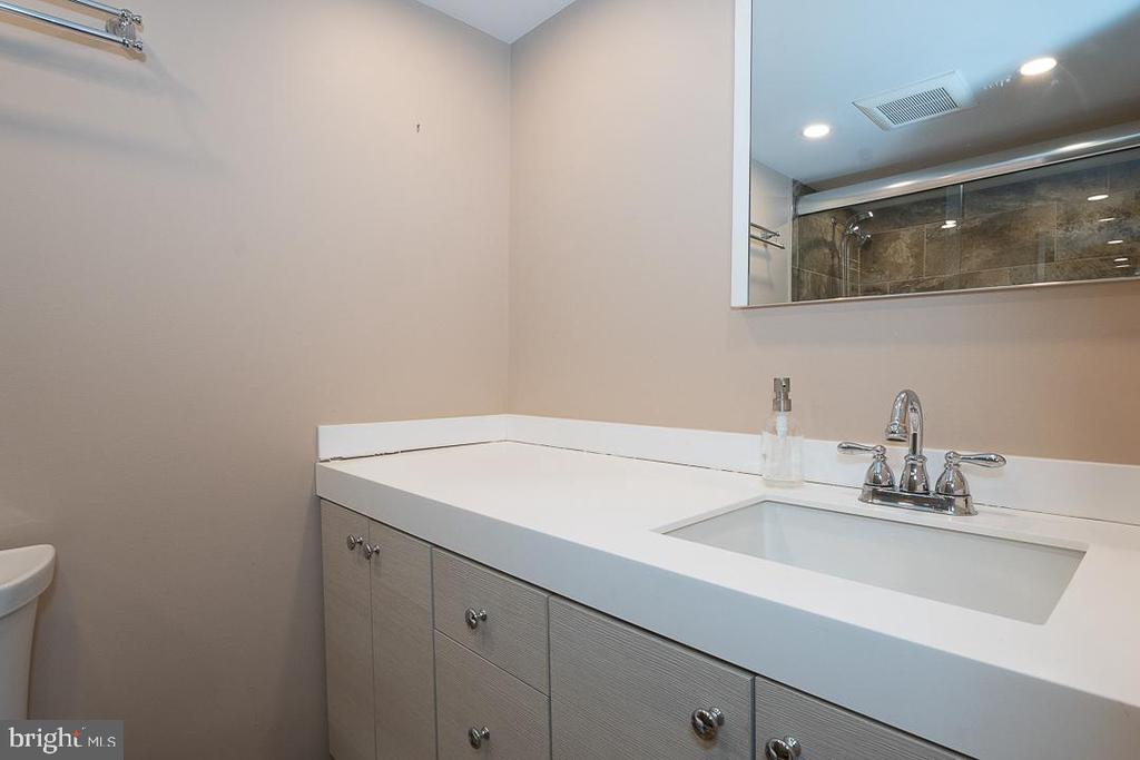 1919 CHESTNUT STREET Unit: 807