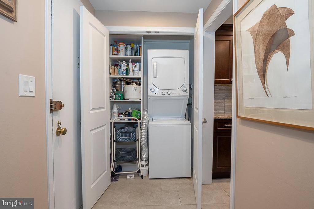 1919 CHESTNUT STREET Unit: 807