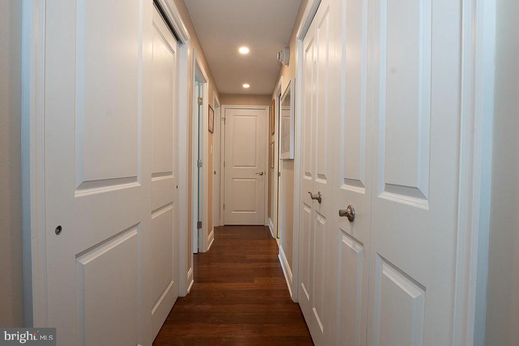 1919 CHESTNUT STREET Unit: 807