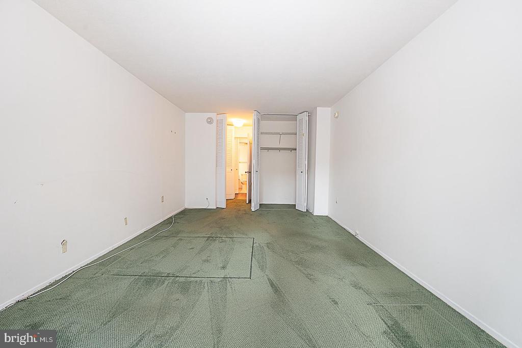 1919 CHESTNUT STREET Unit: 1722