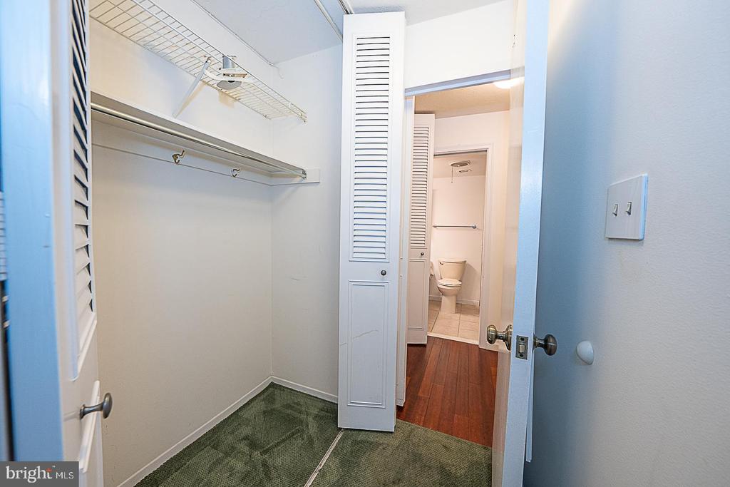 1919 CHESTNUT STREET Unit: 1722