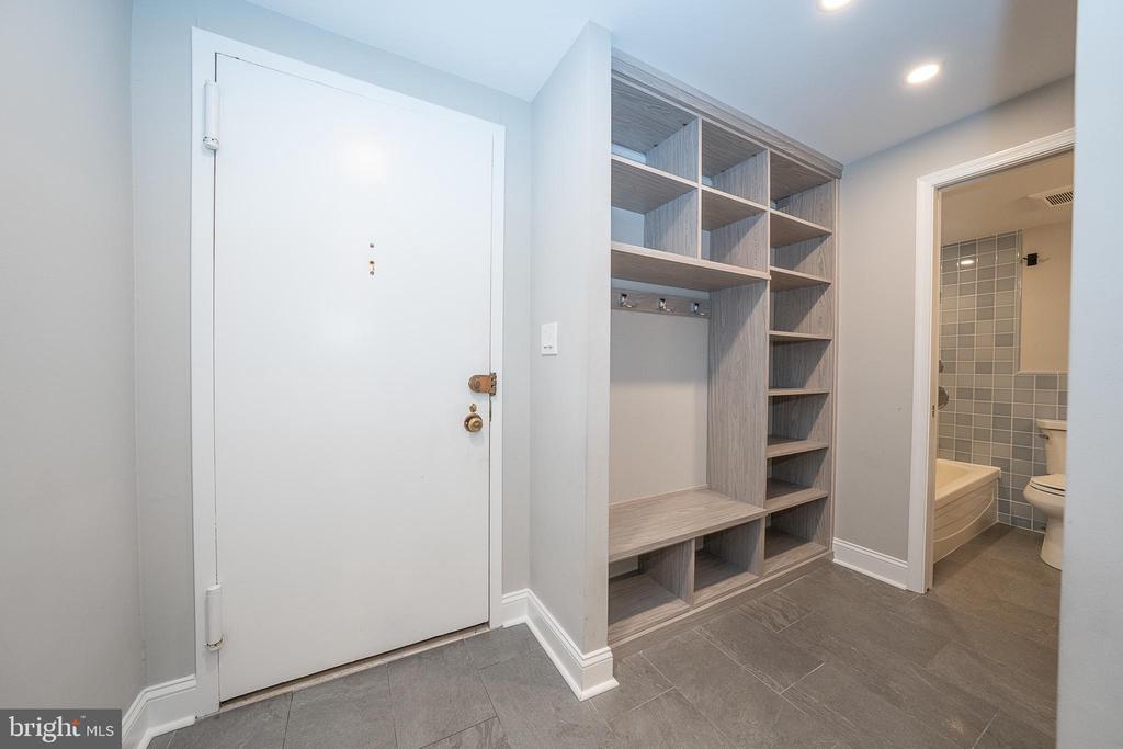 1919 CHESTNUT STREET Unit: 523-24