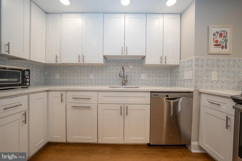 1919 CHESTNUT STREET Unit: 523-24