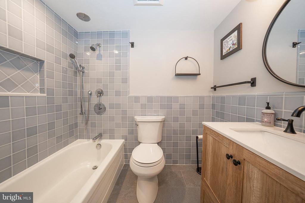 1919 CHESTNUT STREET Unit: 523-24