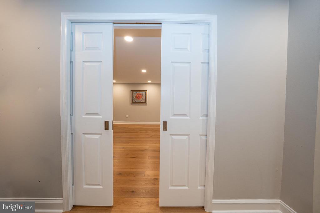 1919 CHESTNUT STREET Unit: 523-24