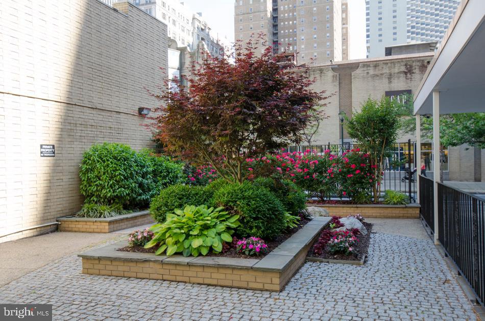1919 CHESTNUT STREET Unit: 523-24