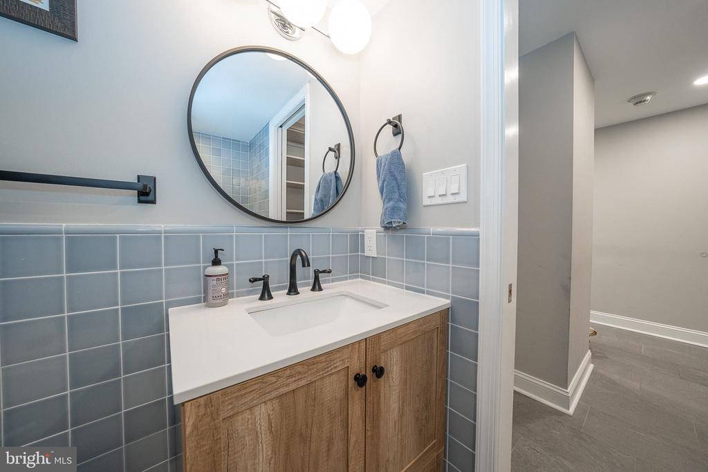 1919 CHESTNUT STREET Unit: 523-24