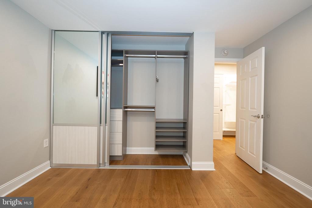1919 CHESTNUT STREET Unit: 523-24