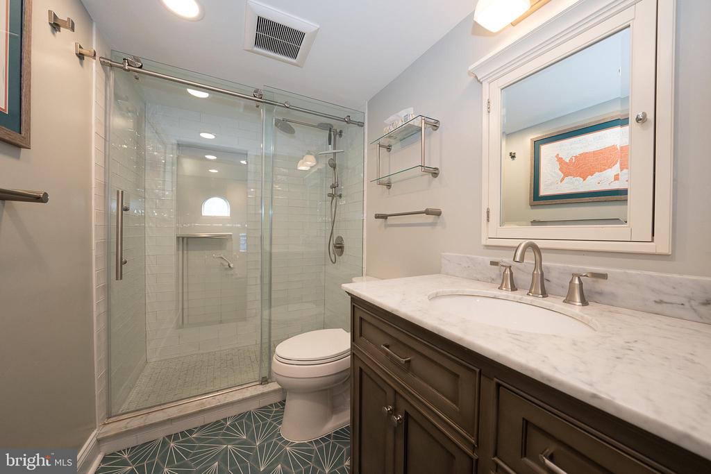 1919 CHESTNUT STREET Unit: 523-24