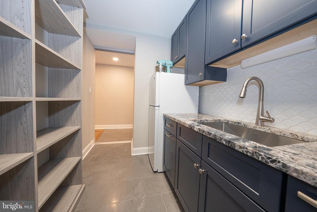 1919 CHESTNUT STREET Unit: 523-24