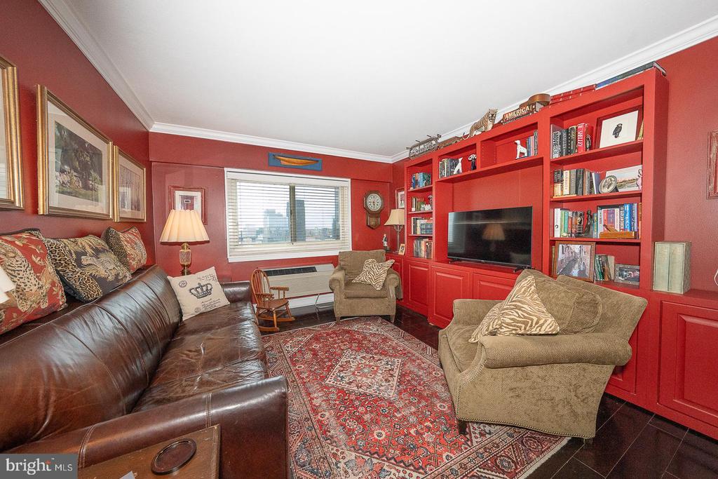1919 CHESTNUT STREET Unit: 2118