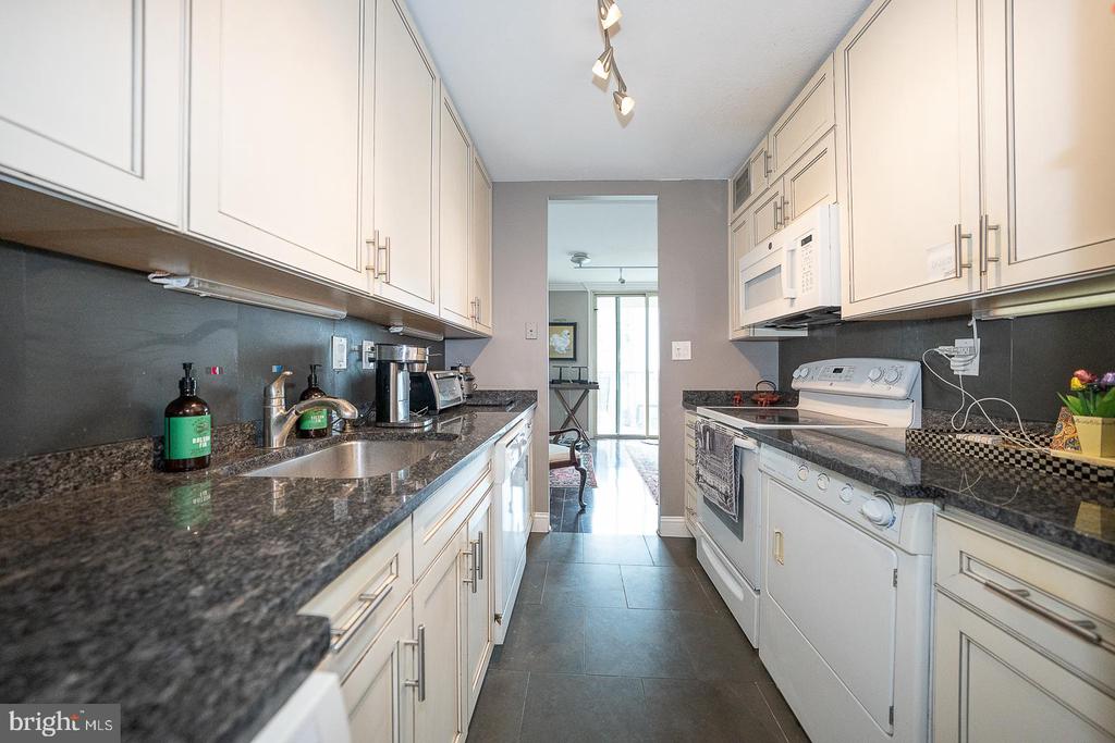 1919 CHESTNUT STREET Unit: 2118