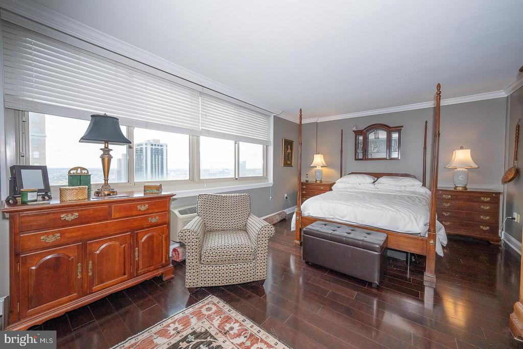 1919 CHESTNUT STREET Unit: 2118