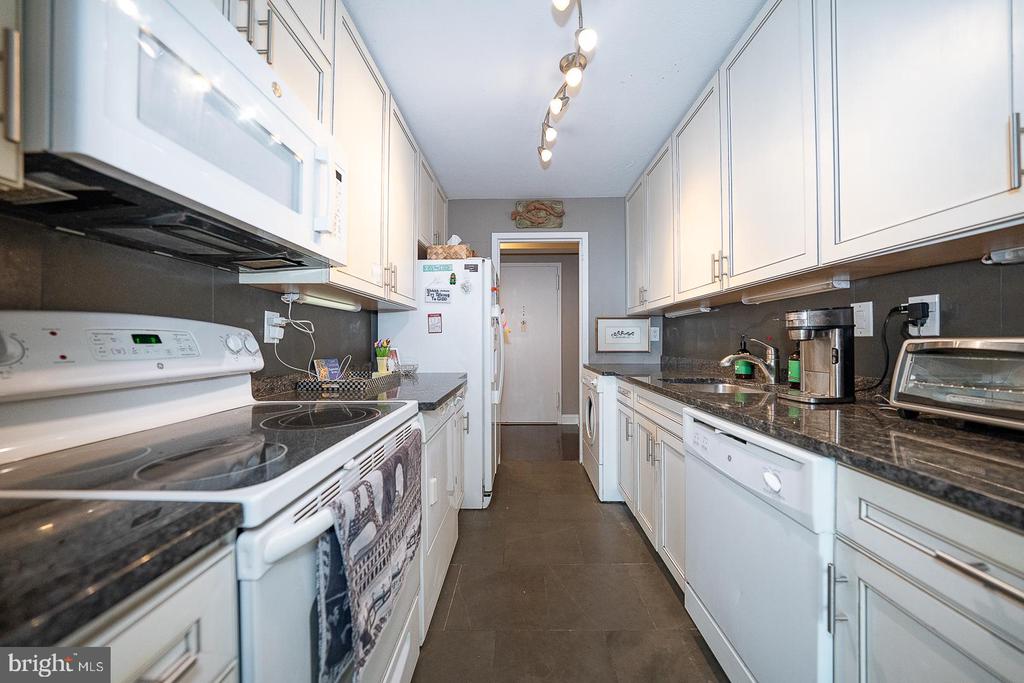 1919 CHESTNUT STREET Unit: 2118