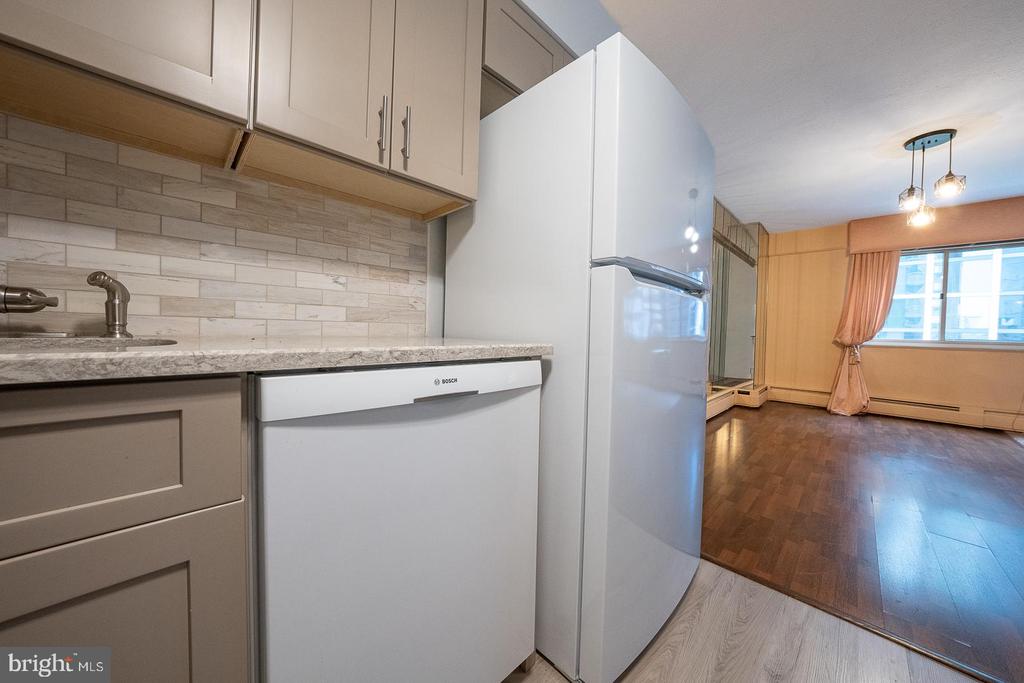 1900 JOHN F KENNEDY BOULEVARD Unit: 1012