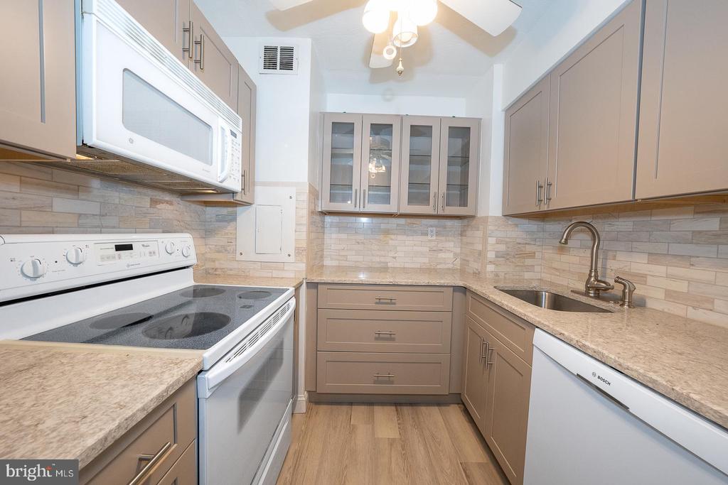 1900 JOHN F KENNEDY BOULEVARD Unit: 1012
