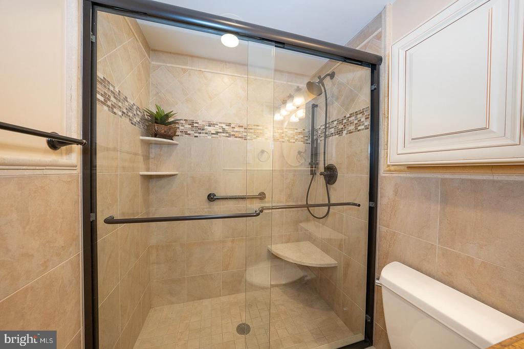 1900 JOHN F KENNEDY BOULEVARD Unit: 1012