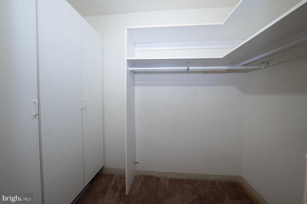 1900 JOHN F KENNEDY BOULEVARD Unit: 1012