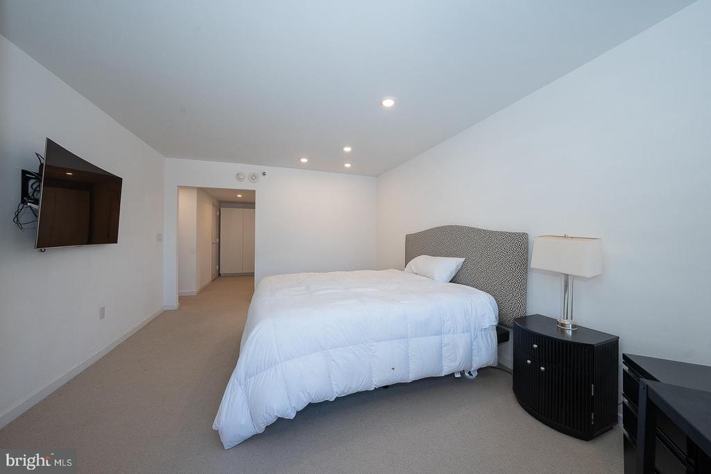 202 W RITTENHOUSE SQUARE Unit: 1205