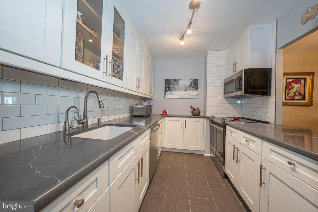 1919 CHESTNUT STREET Unit: 2709