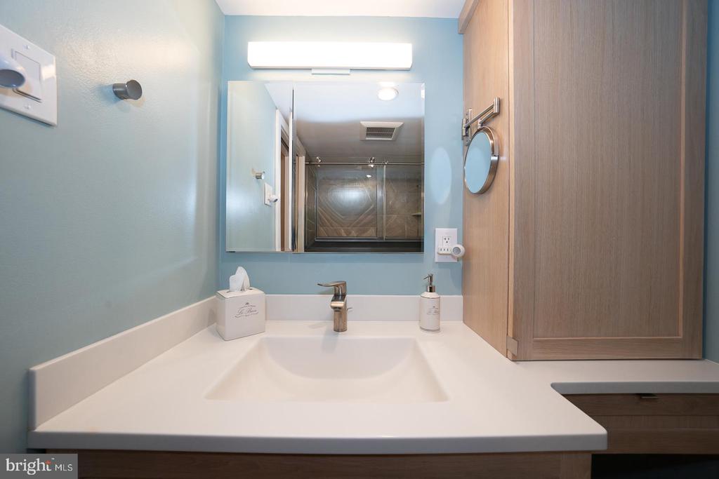 1919 CHESTNUT STREET Unit: 2709