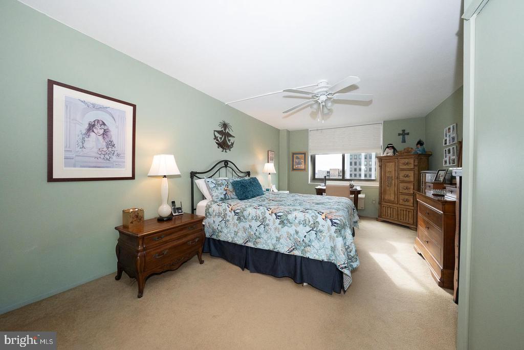 1919 CHESTNUT STREET Unit: 2709
