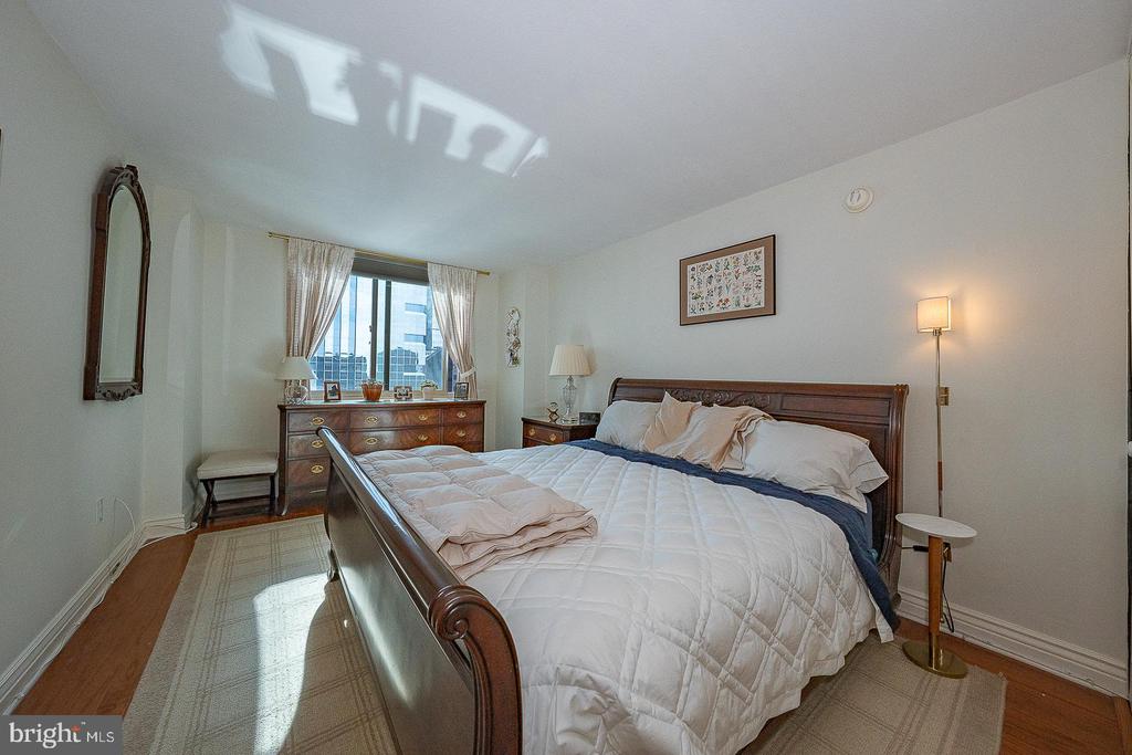 1919 CHESTNUT STREET Unit: 2703