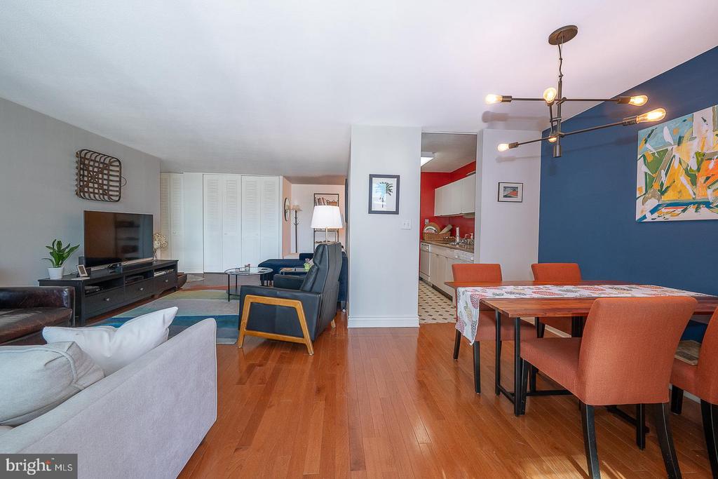 1919 CHESTNUT STREET Unit: 2703