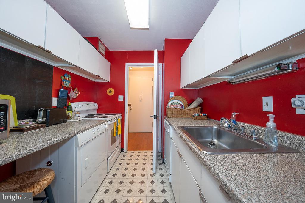 1919 CHESTNUT STREET Unit: 2703