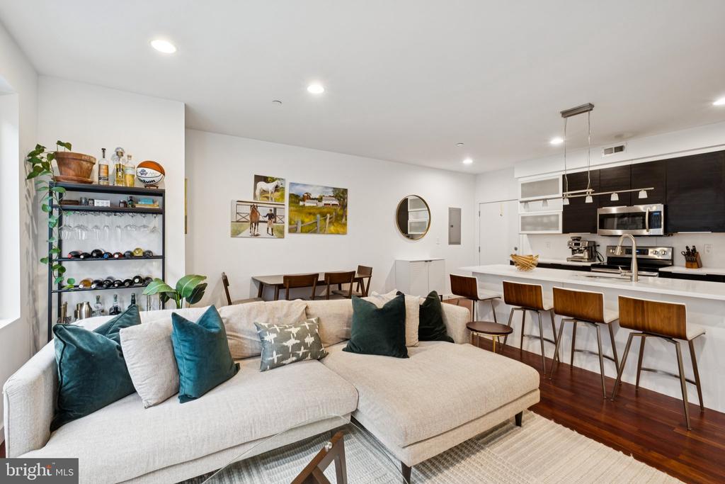 2000 KIMBALL STREET Unit: B4