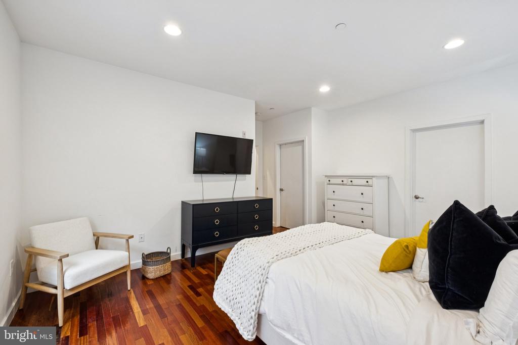 2000 KIMBALL STREET Unit: B4