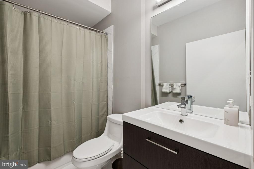 2000 KIMBALL STREET Unit: B4