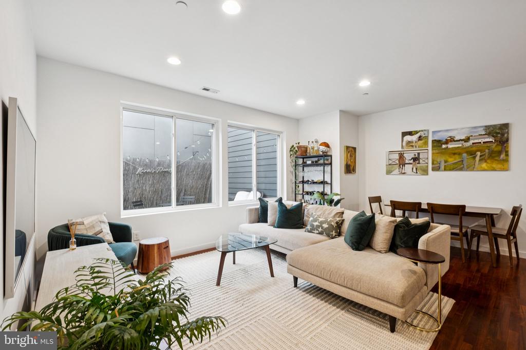 2000 KIMBALL STREET Unit: B4