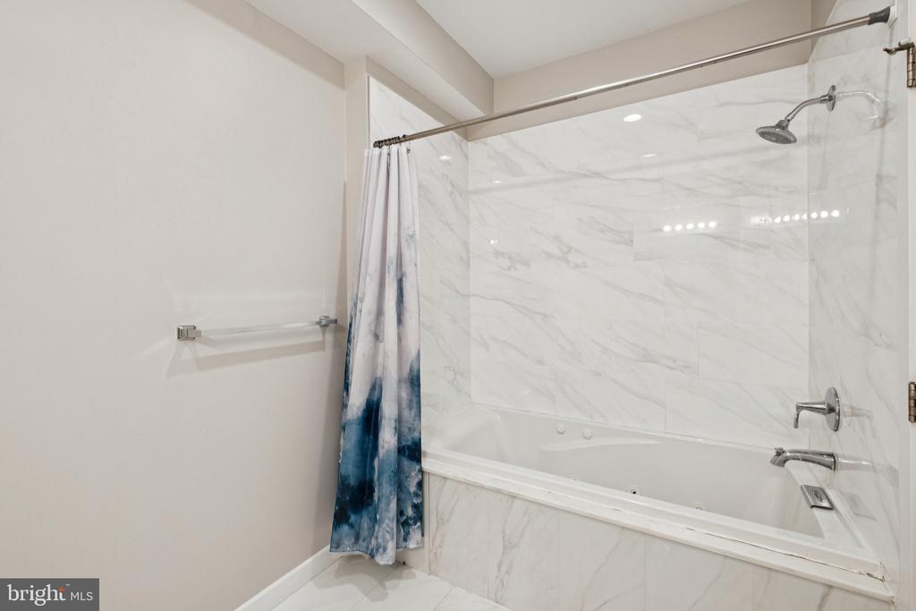 2000 KIMBALL STREET Unit: B4