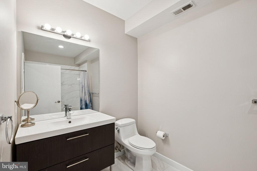 2000 KIMBALL STREET Unit: B4