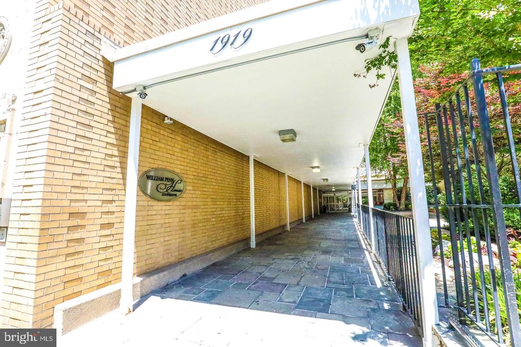 1919 CHESTNUT STREET Unit: 2710