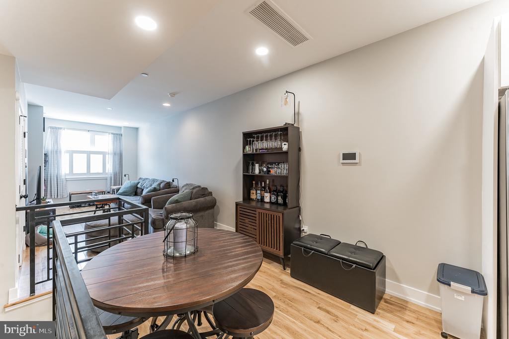 614 W MASTER STREET Unit: 1